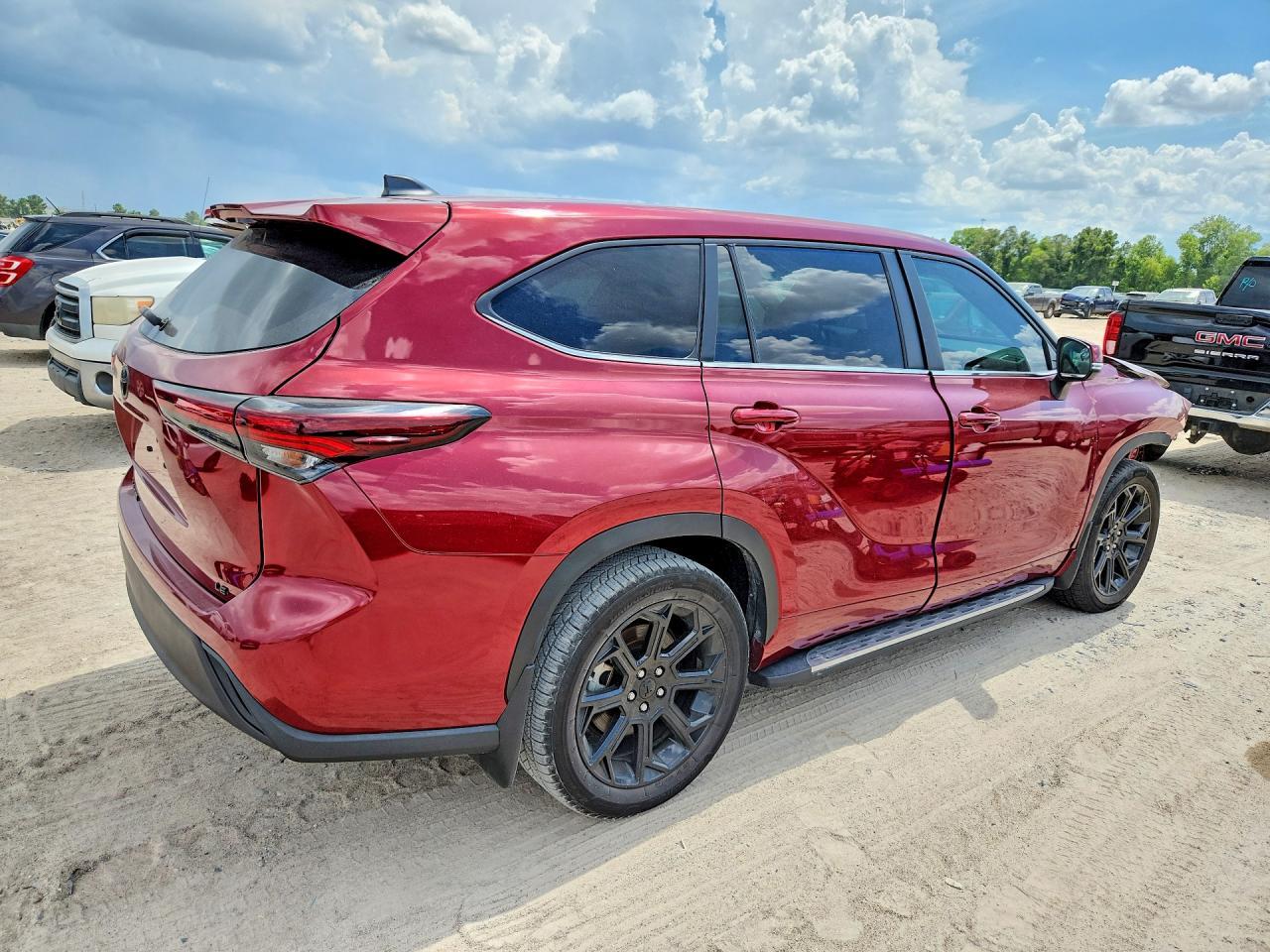 2024 Toyota Highlander Le - Фото 3