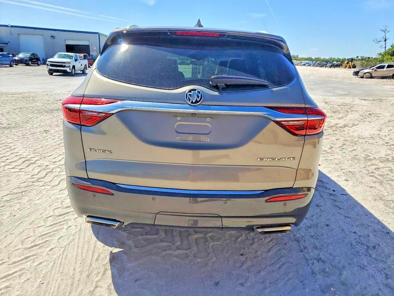 2018 Buick Enclave Essence - Image 6