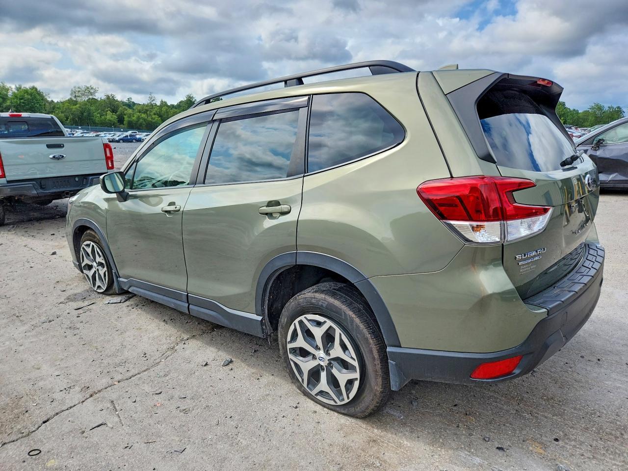 2021 Subaru Forester Premium - Фото 2