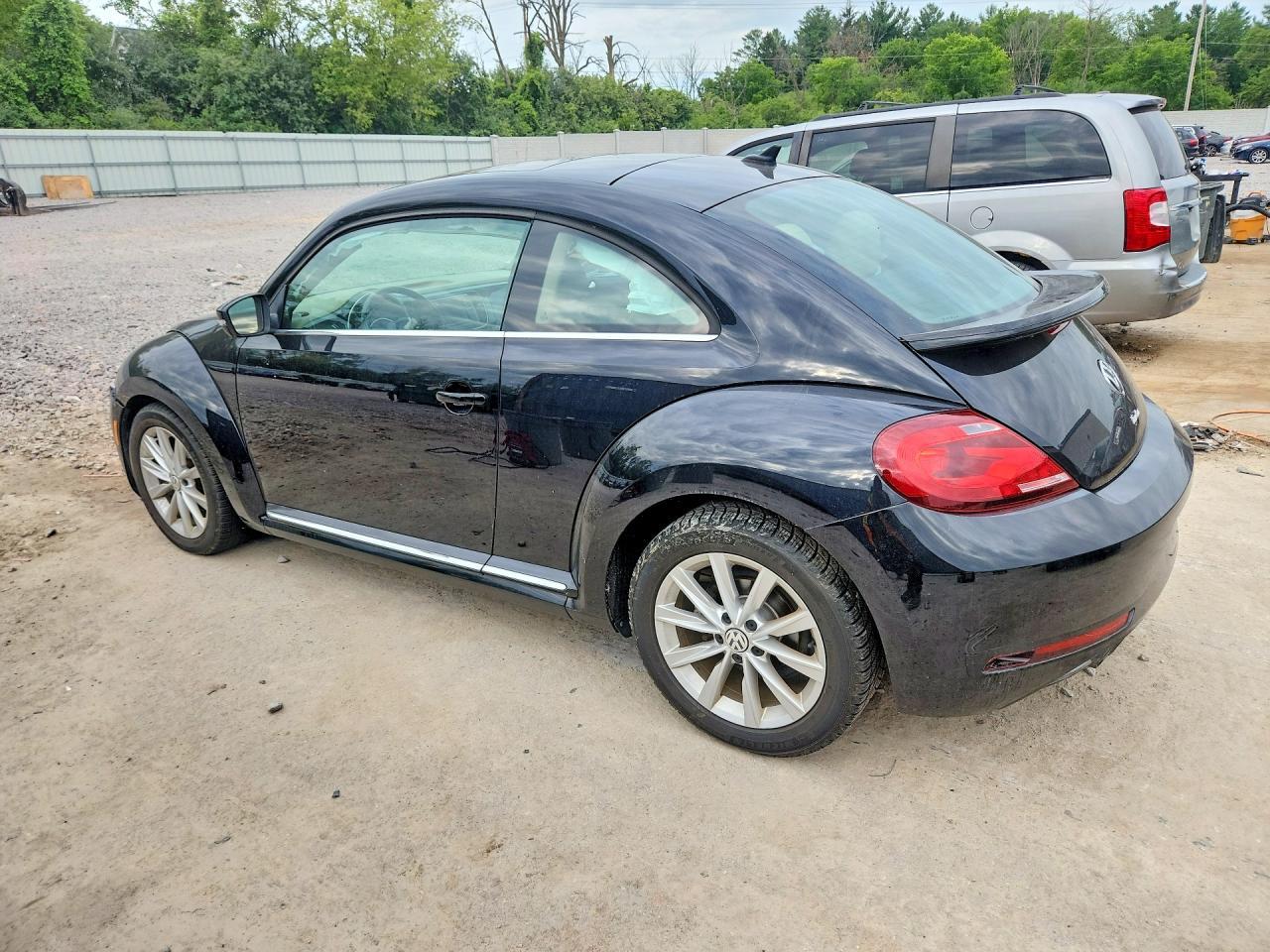 2018 Volkswagen Beetle Se - Фото 2