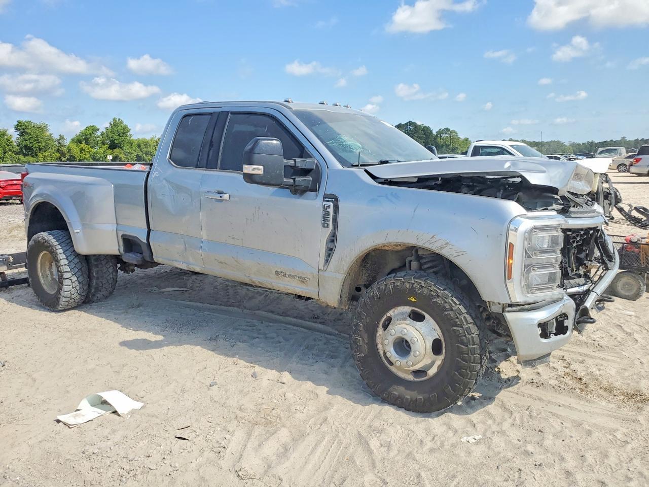 2024 Ford F350 Super Duty - Фото 4