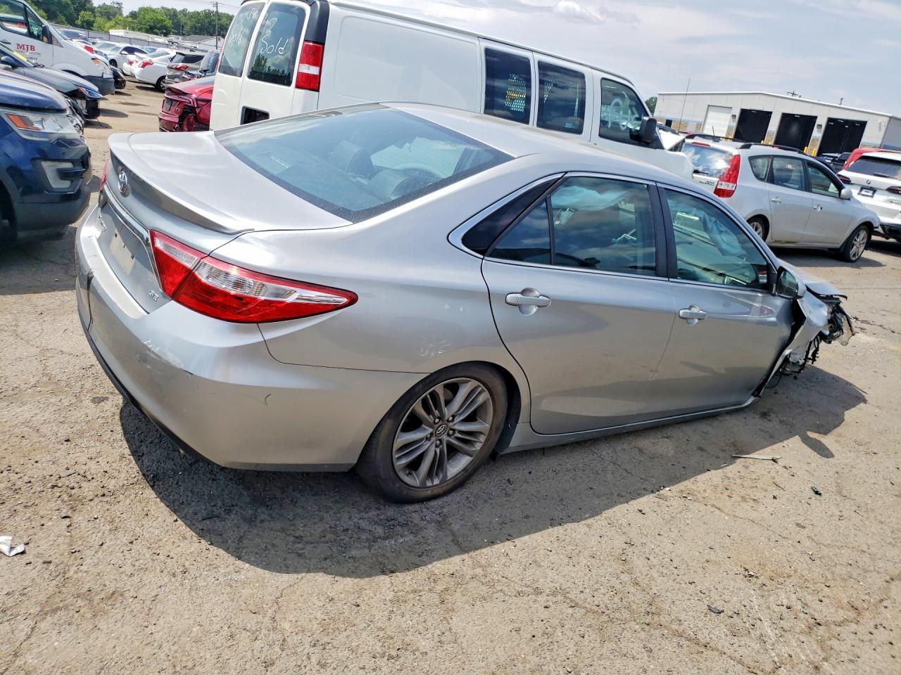 2017 Toyota Camry Se - Image 3