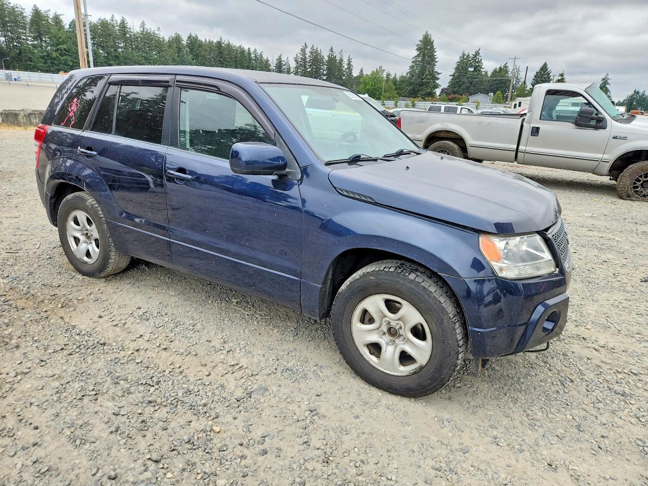 2010 Suzuki Grand Vitara Premium - Image 4