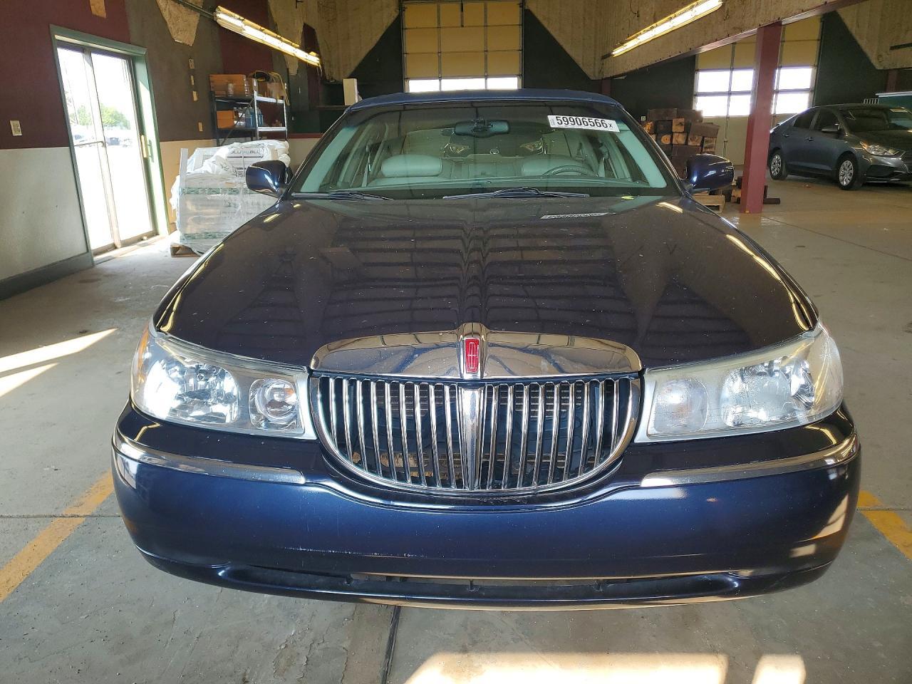 1999 Lincoln Town Car Signature - Image 5