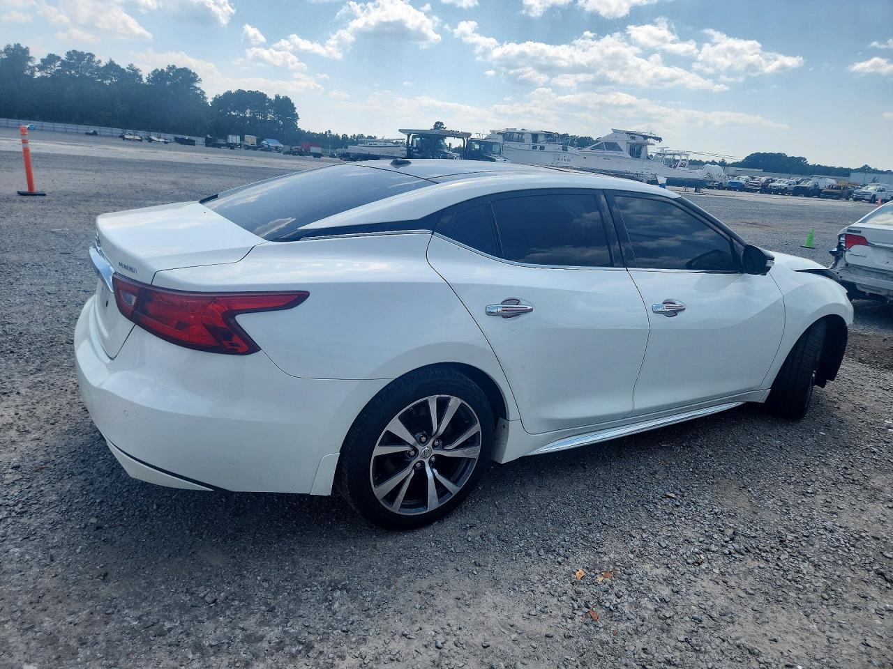 2018 Nissan Maxima Platinum - Image 3