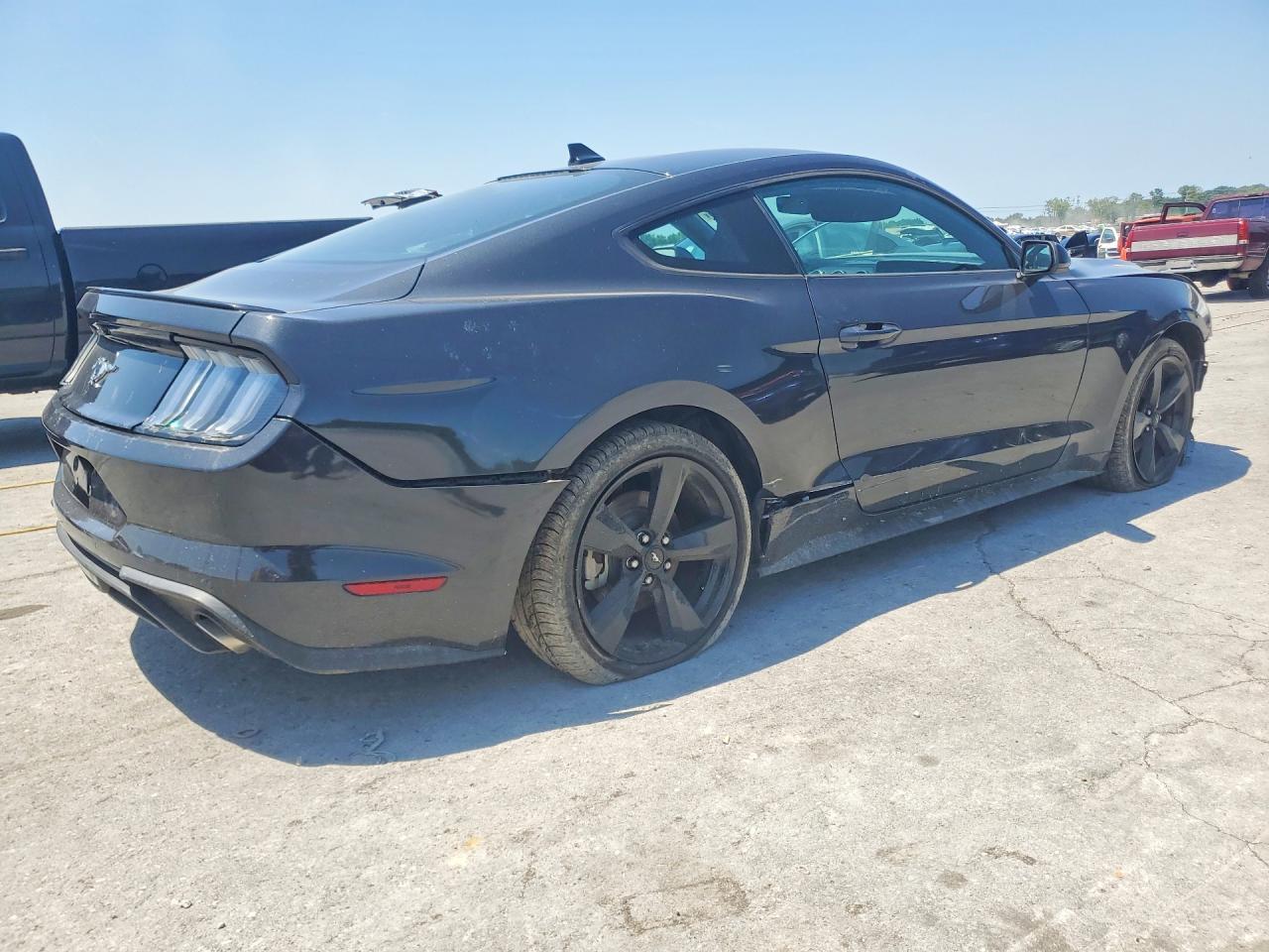 2022 Ford Mustang - Фото 3