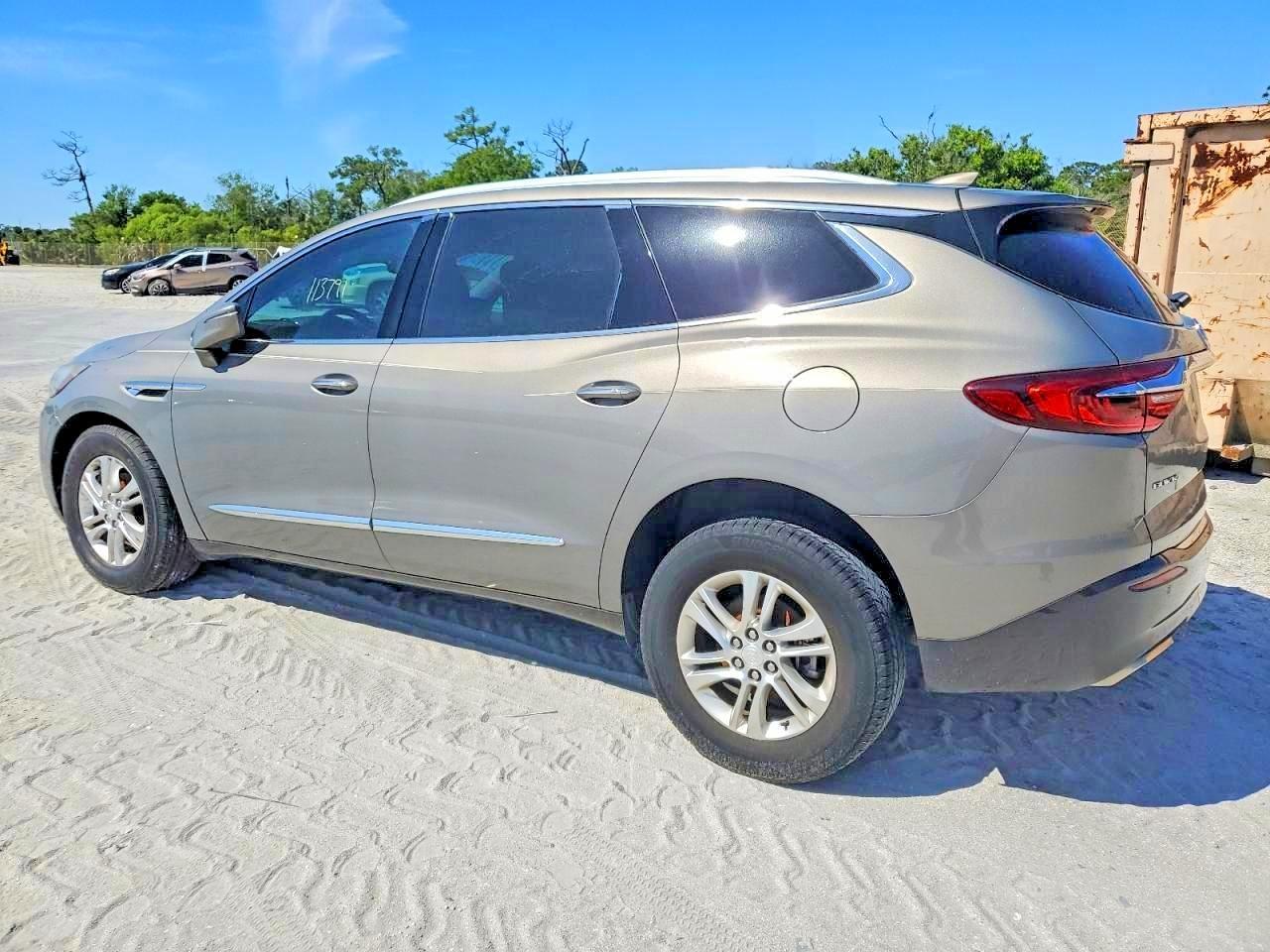 2018 Buick Enclave Essence - Image 2