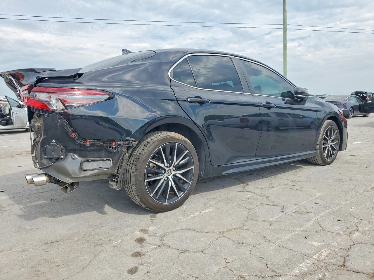 2022 Toyota Camry Se - Фото 3