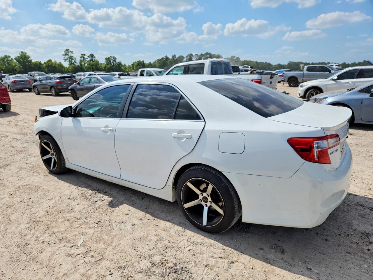 2014 Toyota Camry Se - Фото 2