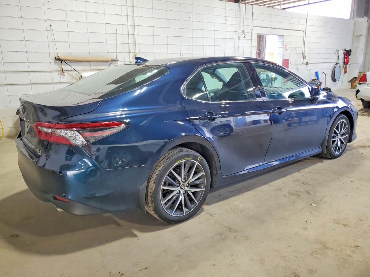 2021 Toyota Camry Xle - Фото 3