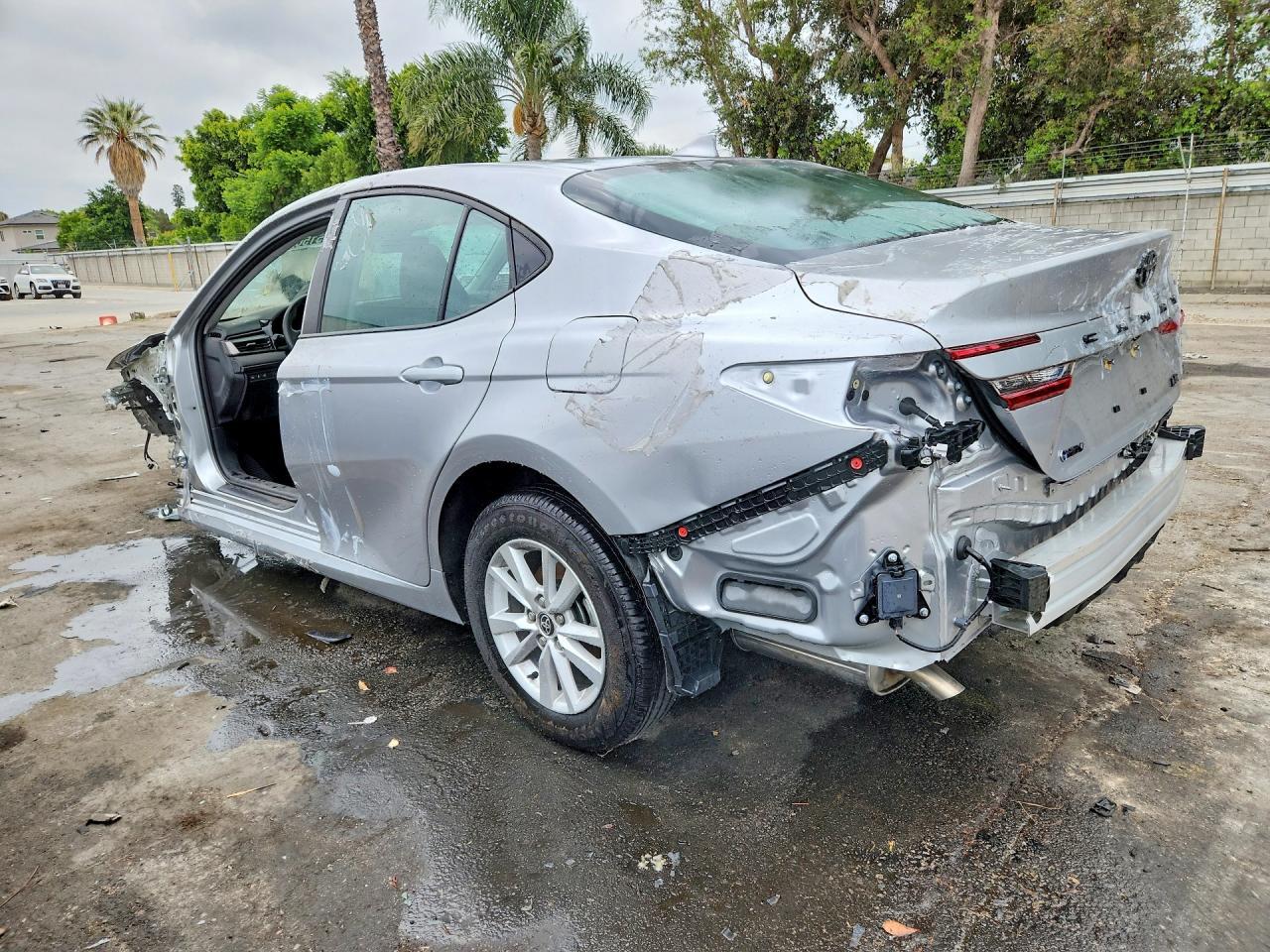 2025 Toyota Camry Le - Фото 2
