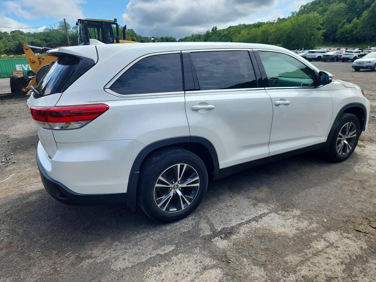 2019 Toyota Highlander Le Plus - Image 3