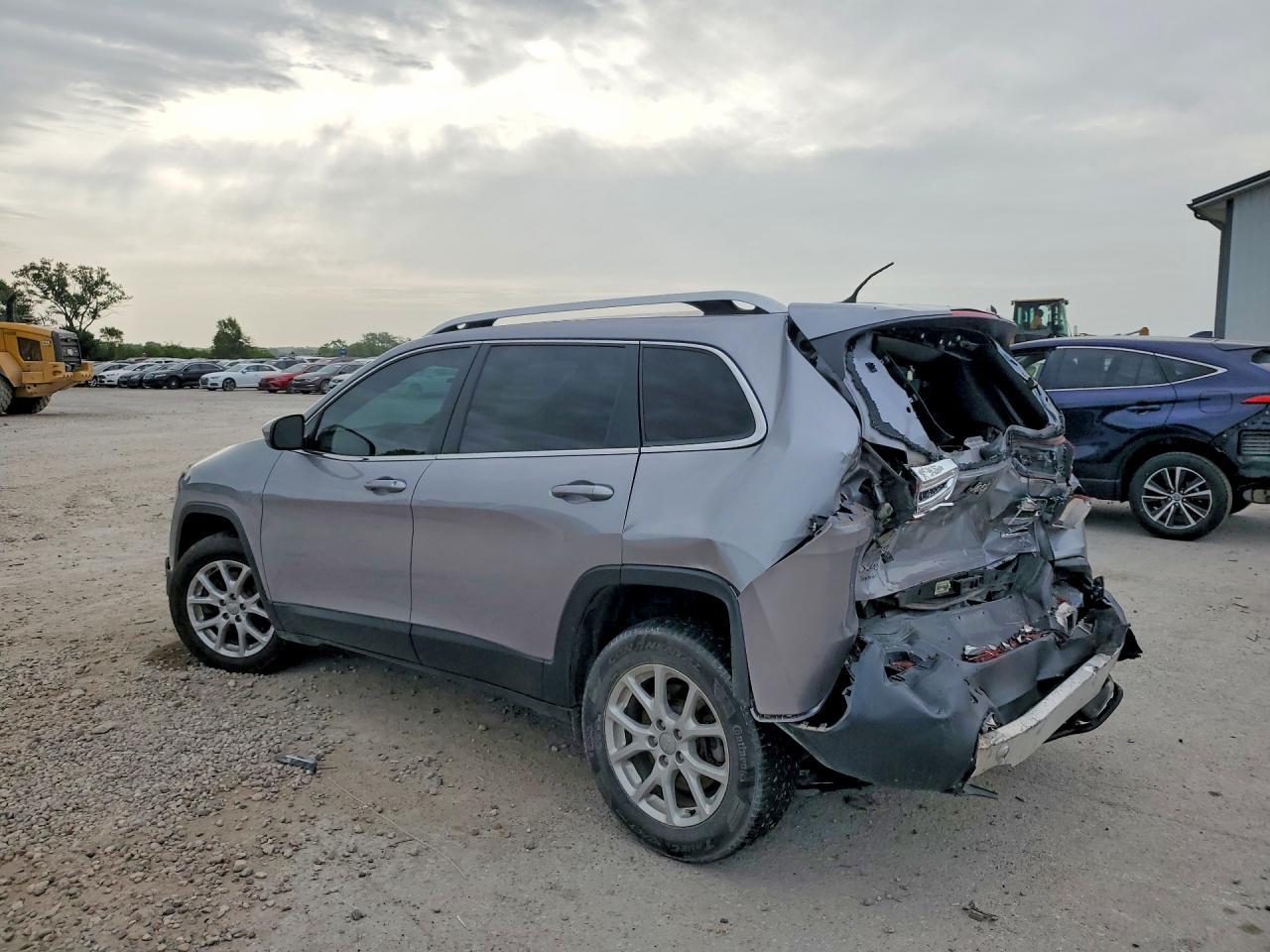 2017 Jeep Cherokee Latitude - Фото 2