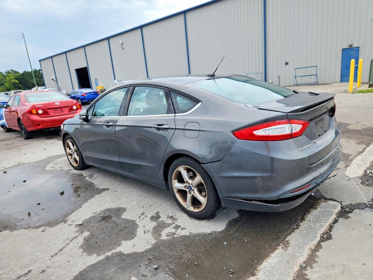 2016 Ford Fusion Se - Фото 2