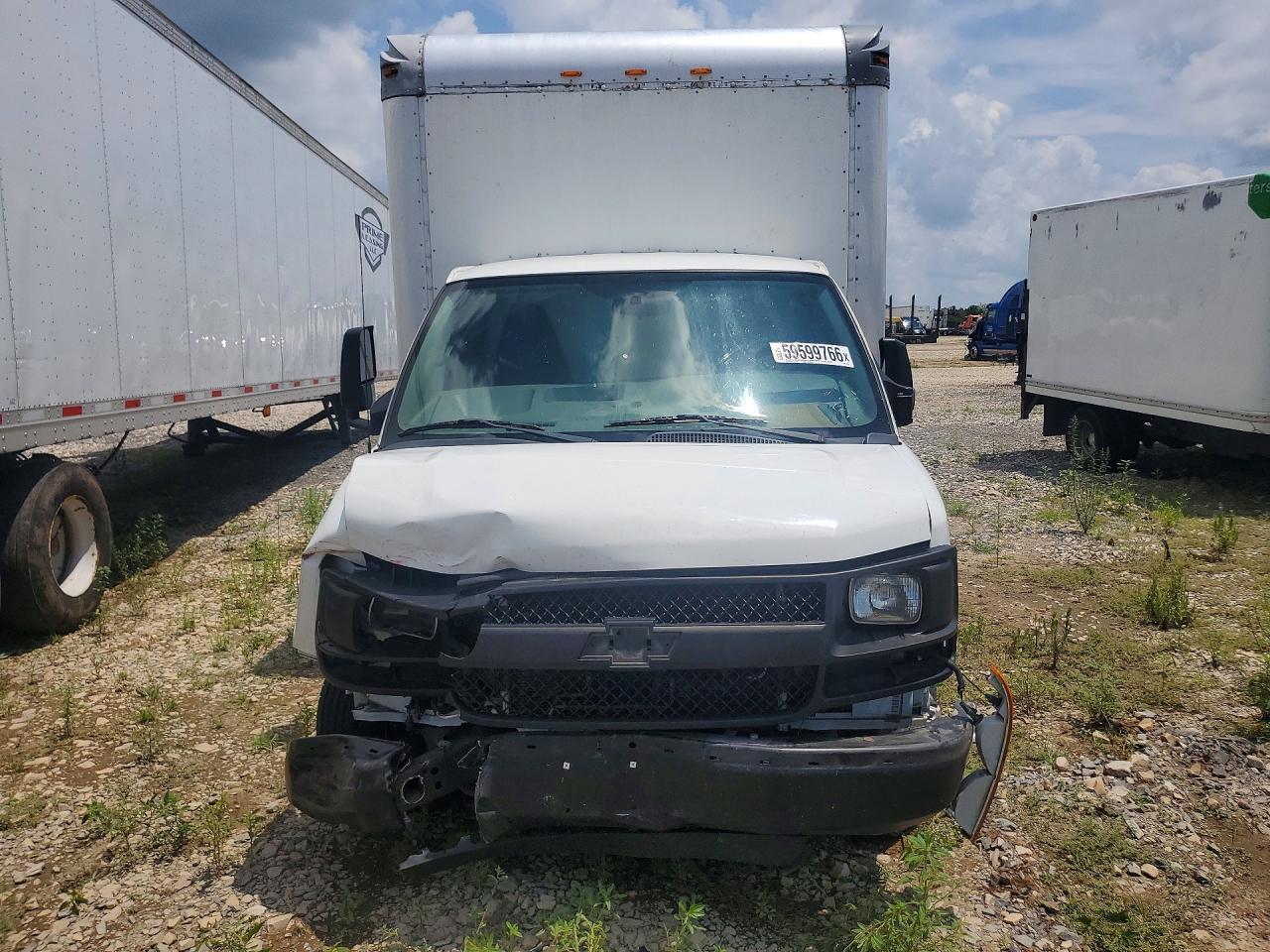 2016 Chevrolet Express G3500 Box Truck - Фото 5