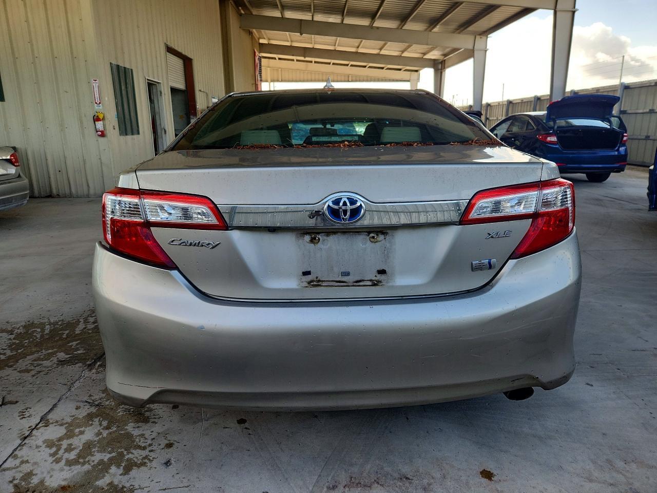 2013 Toyota Camry Hybrid Xle - Image 6