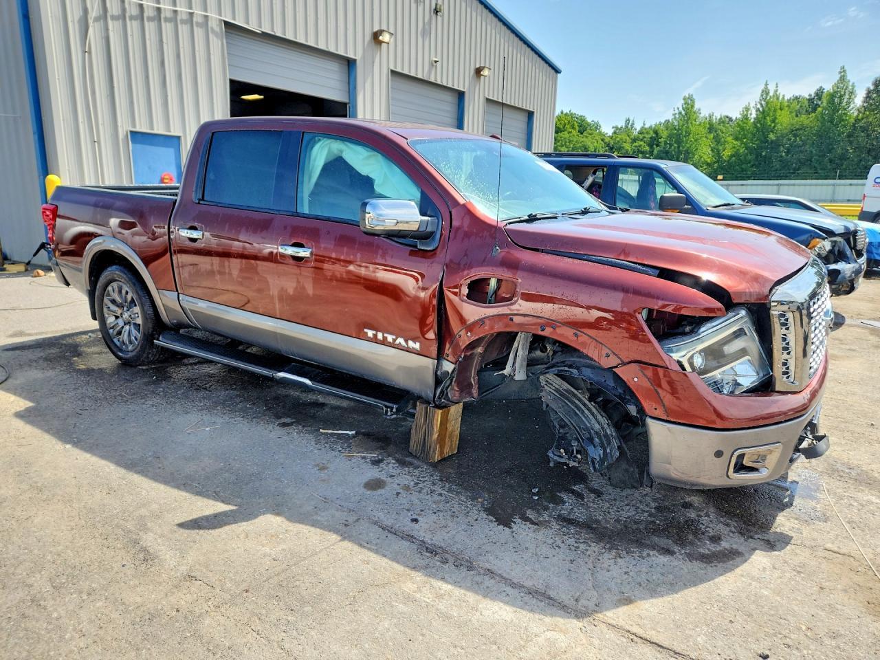 2017 Nissan Titan Platinum Reserve - Image 4
