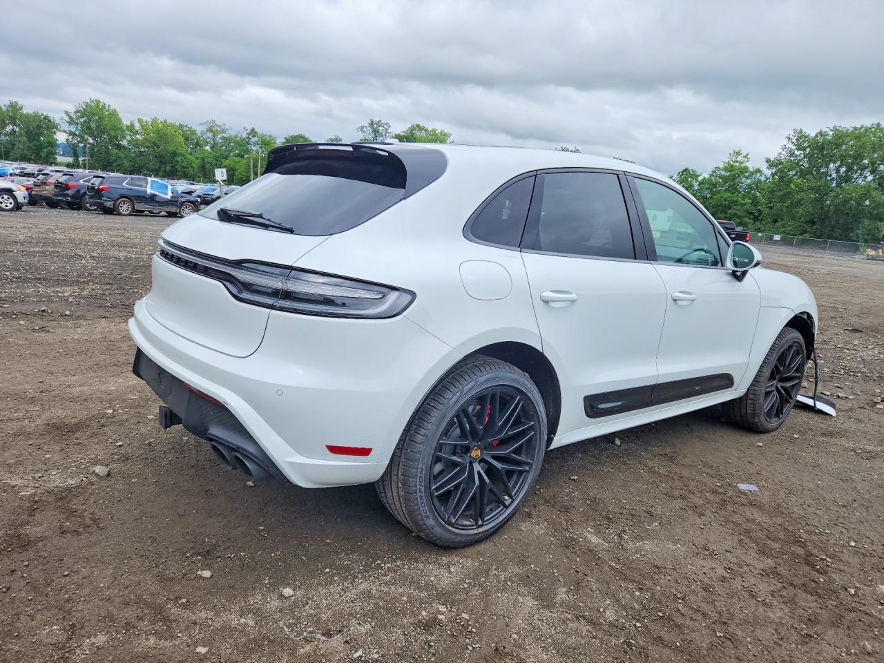 2025 Porsche Macan Gts - Image 3