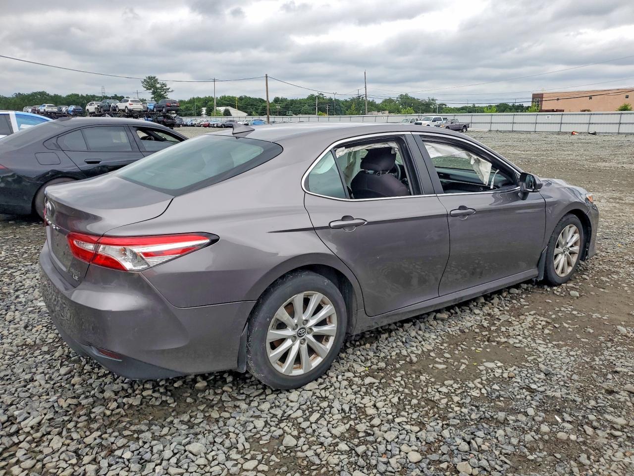 2020 Toyota Camry Le - Image 3
