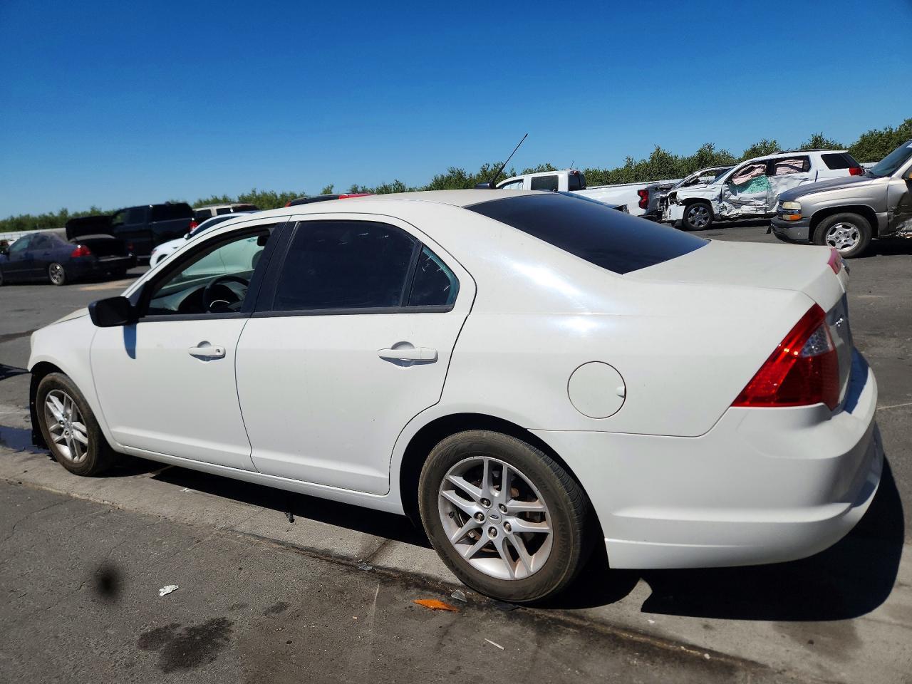 2010 Ford Fusion S - Фото 2