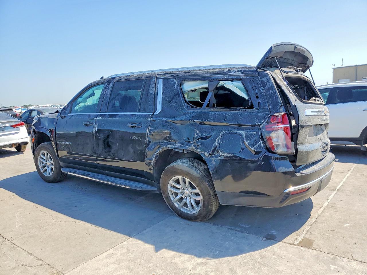 2023 Chevrolet Suburban C1500 Lt - Фото 2