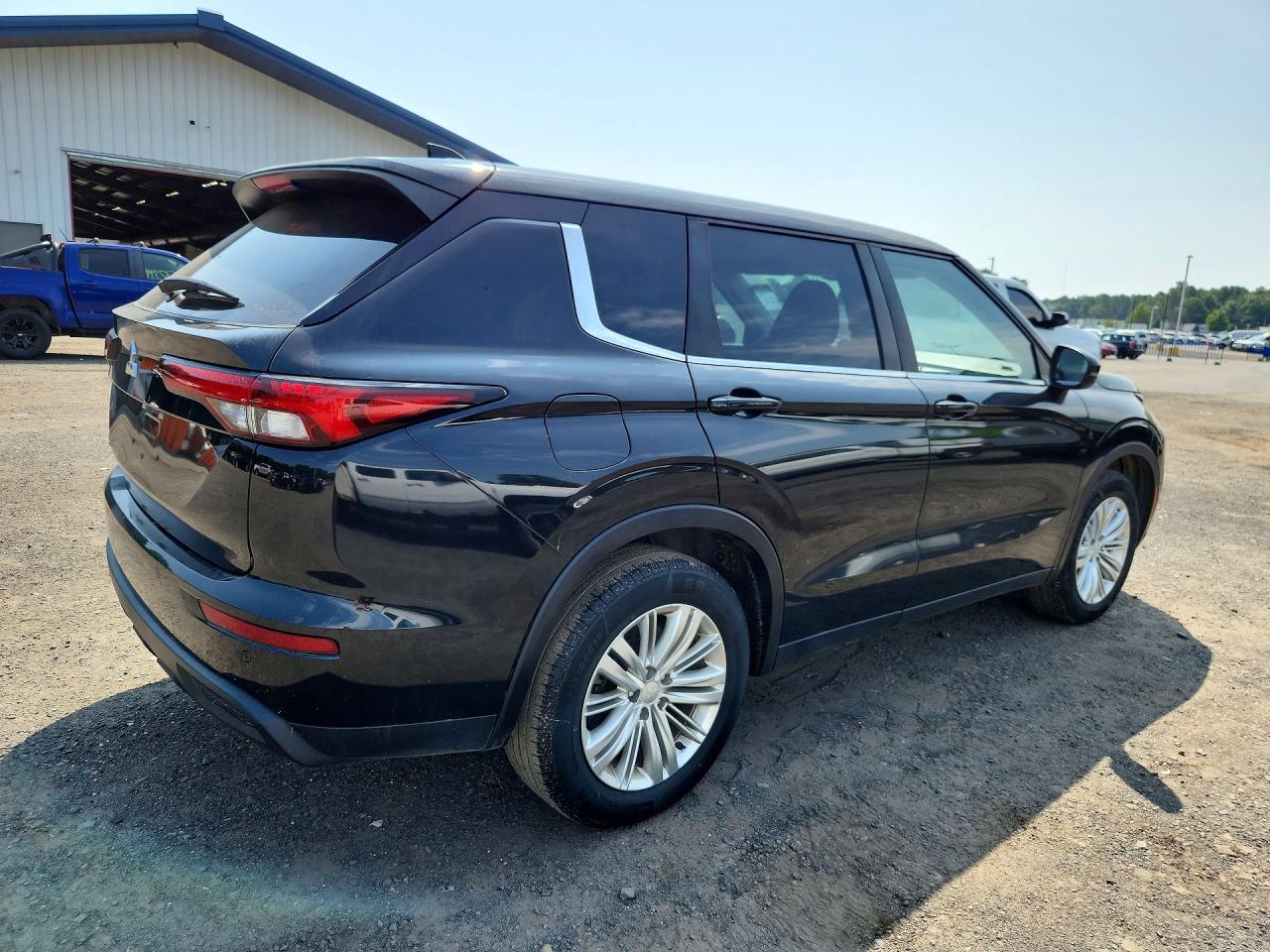2023 Mitsubishi Outlander Es - Фото 3