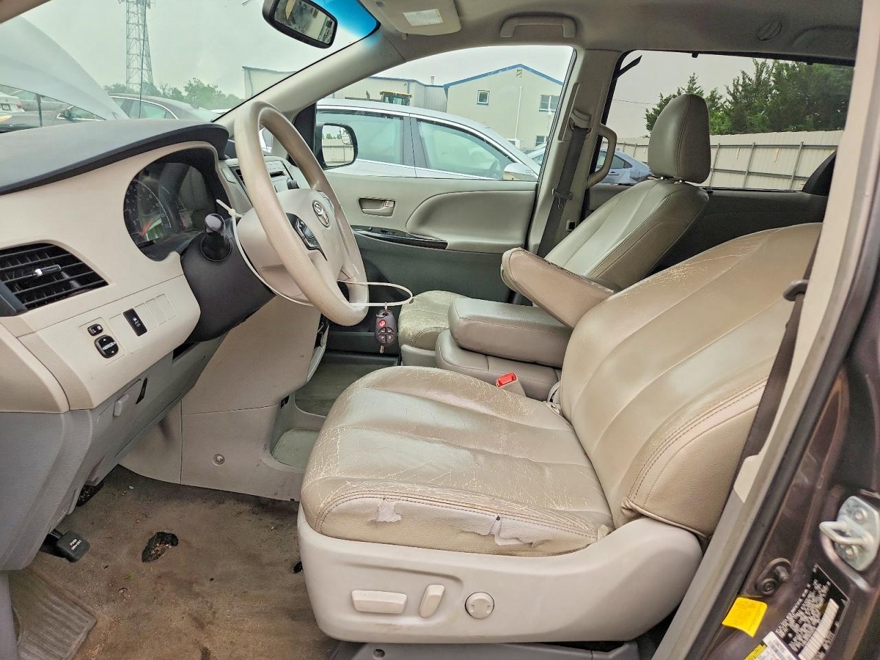 2013 Toyota Sienna - Фото 7