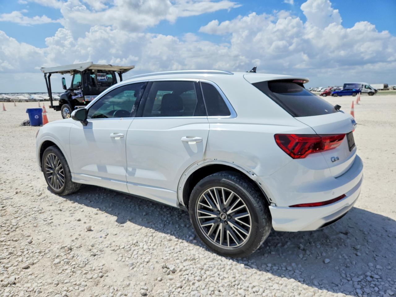 2022 Audi Q3 Premium 40 - Фото 2