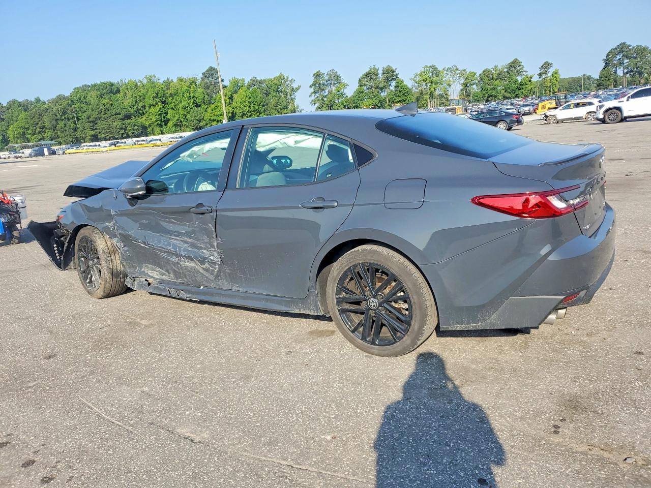 2025 Toyota Camry Se - Фото 2