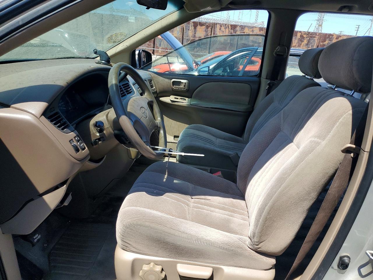 2001 Toyota Sienna Ce - Image 7