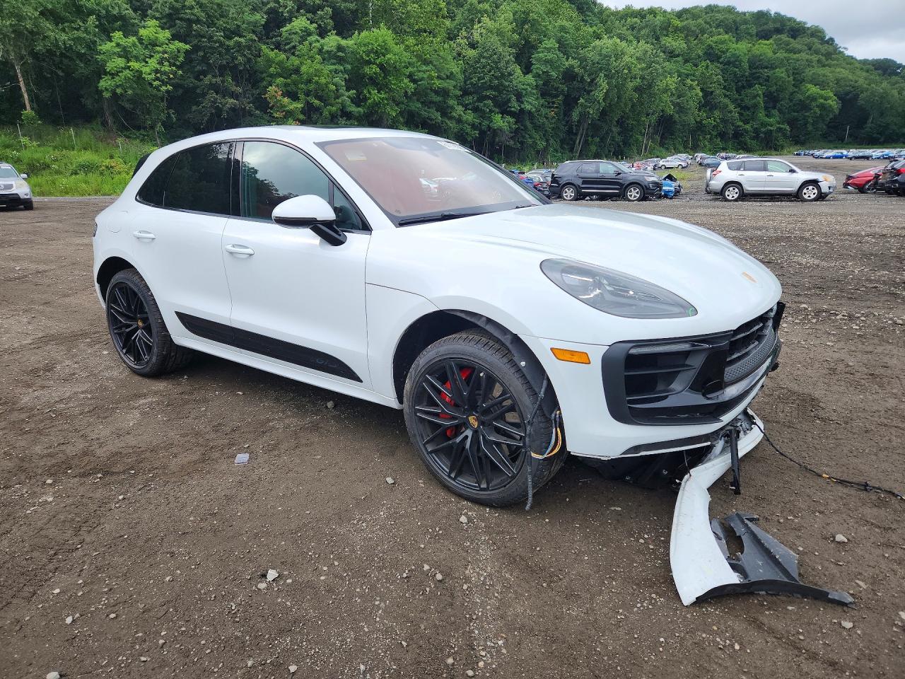 2025 Porsche Macan Gts - Image 4