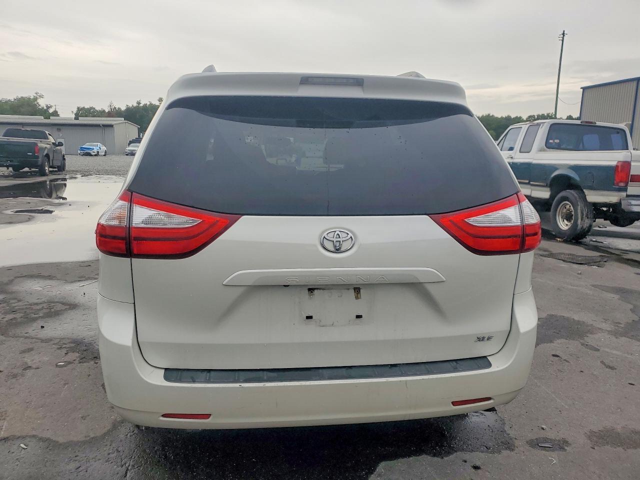 2017 Toyota Sienna Xle 8-Passenger - Фото 6