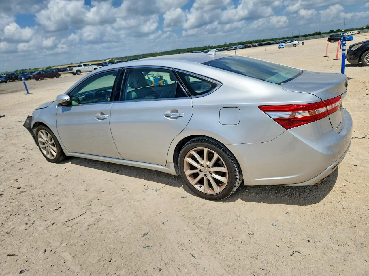2013 Toyota Avalon Xle - Image 2