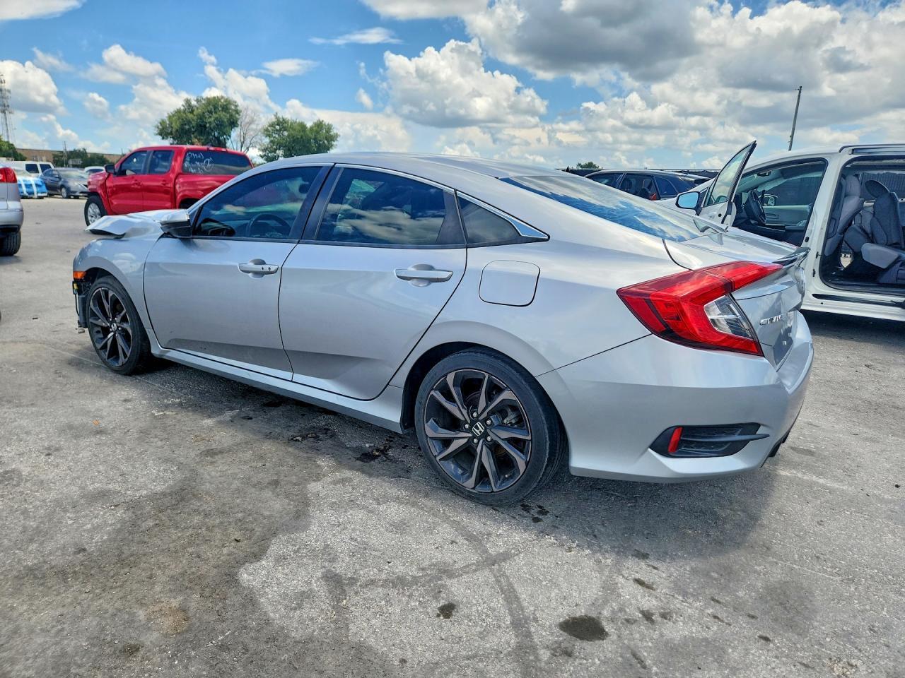 2019 Honda Civic Sport - Фото 2