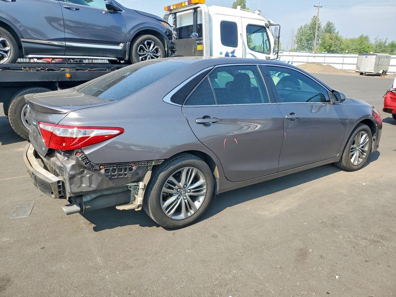 2017 Toyota Camry Se - Image 3