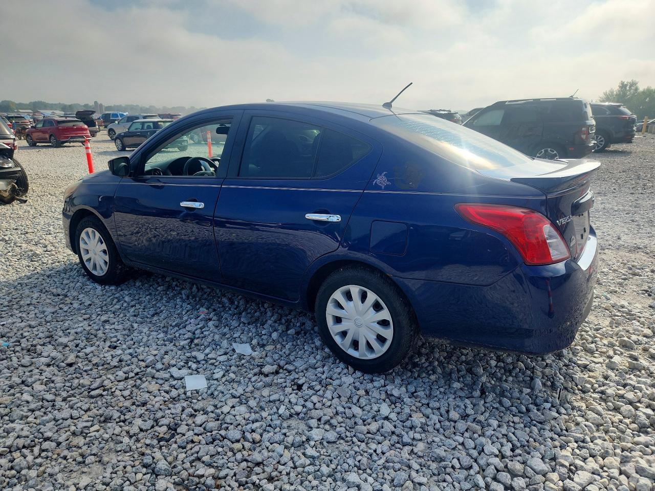 2019 Nissan Versa Sv - Фото 2