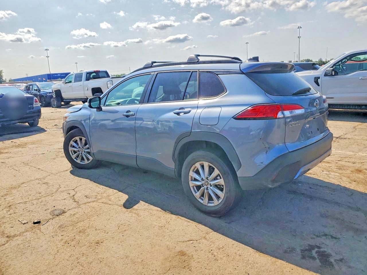 2025 Toyota Corolla Cross Le - Image 2