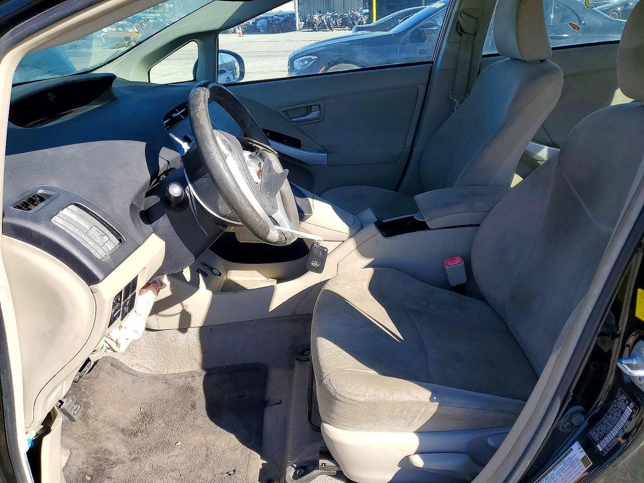 2011 Toyota Prius Three - Image 7