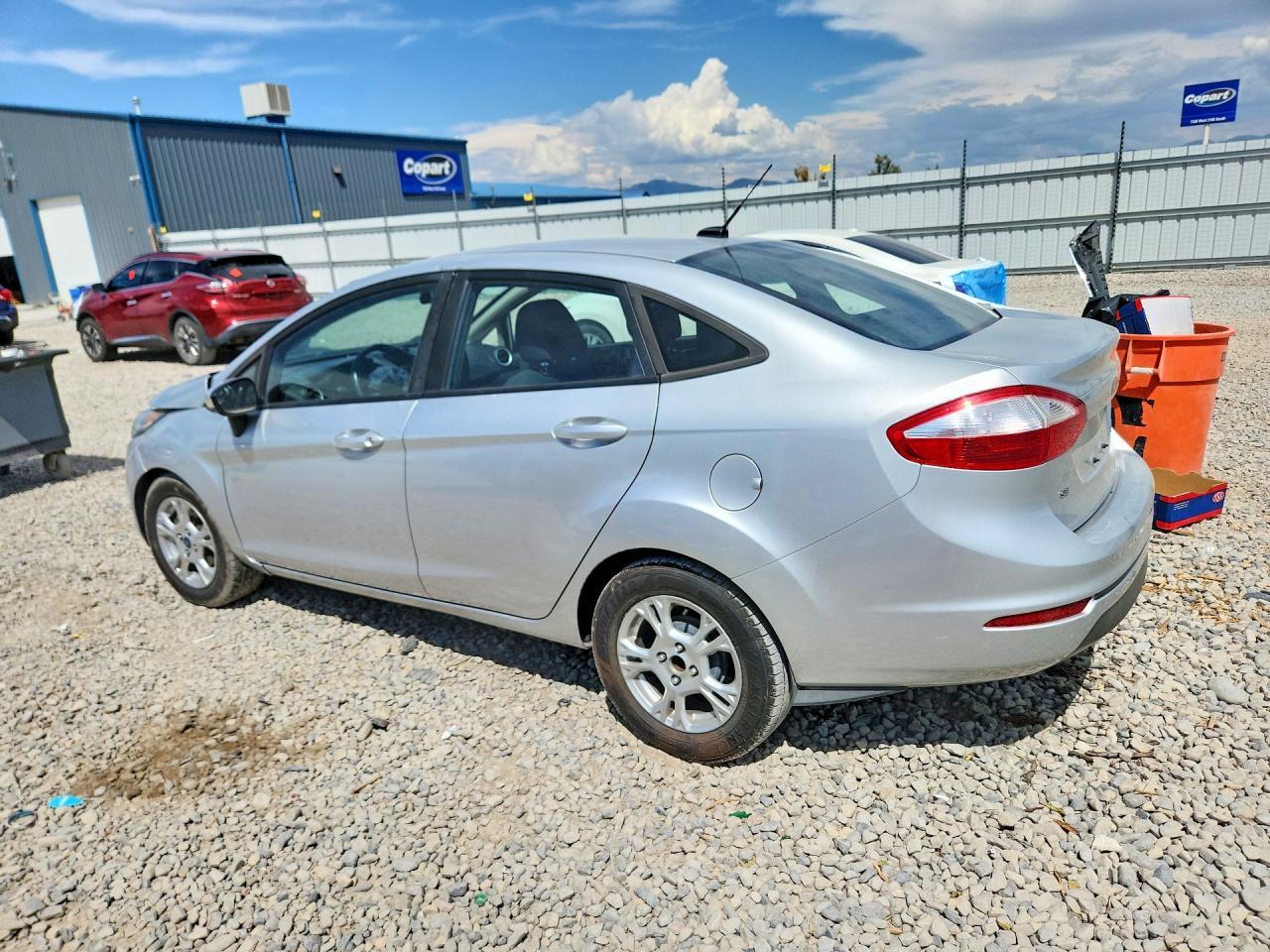 2015 Ford Fiesta Se - Image 2