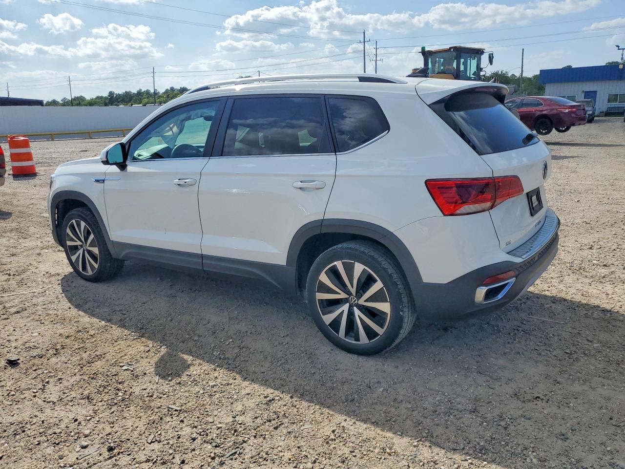 2024 Volkswagen Taos Se - Фото 2