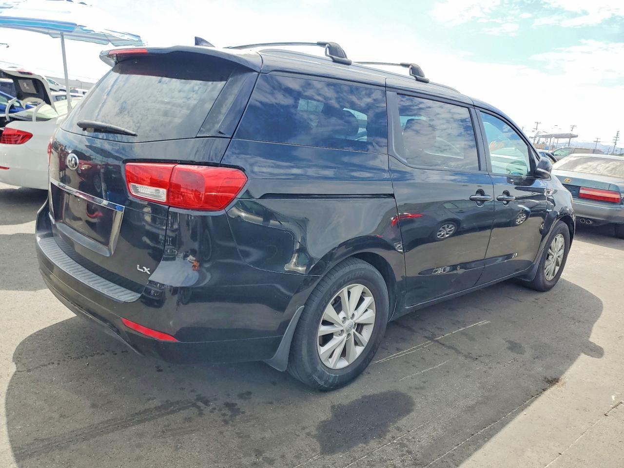 2016 Kia Sedona Lx - Фото 3