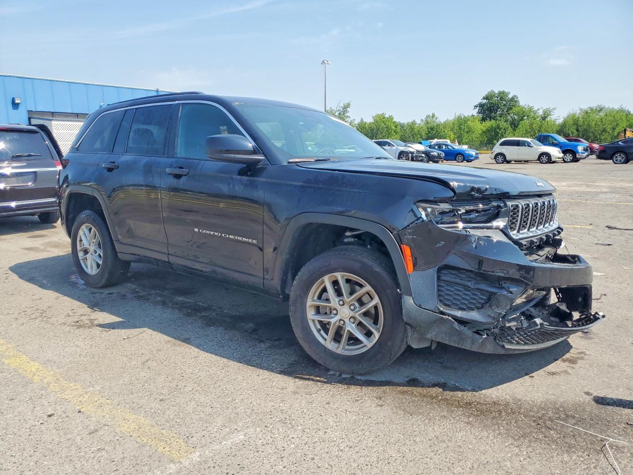 2025 Jeep Grand Cherokee Laredo - Image 4