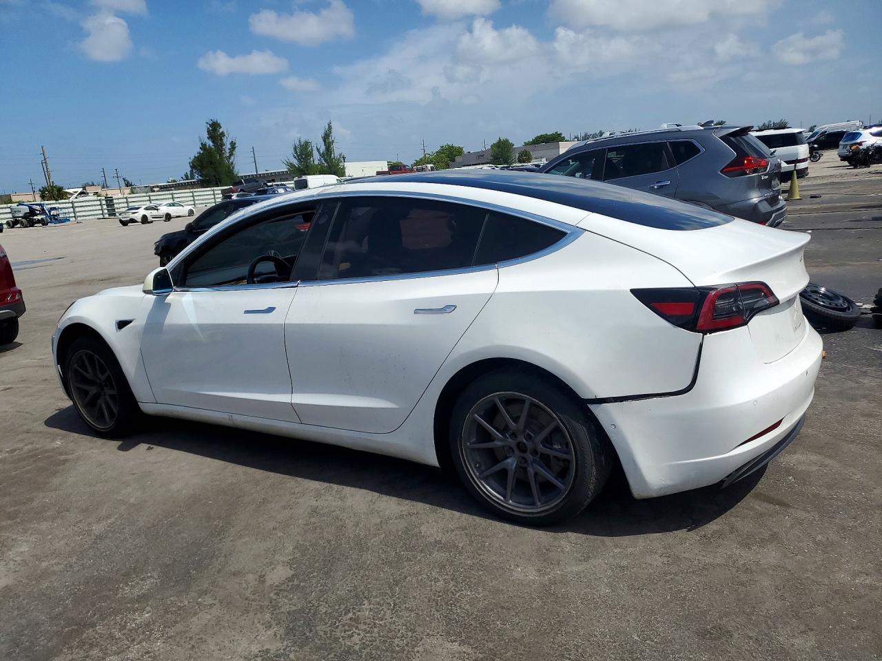2018 Tesla Model 3 - Фото 2