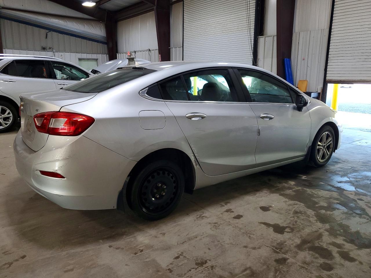 2017 Chevrolet Cruze Lt - Фото 3