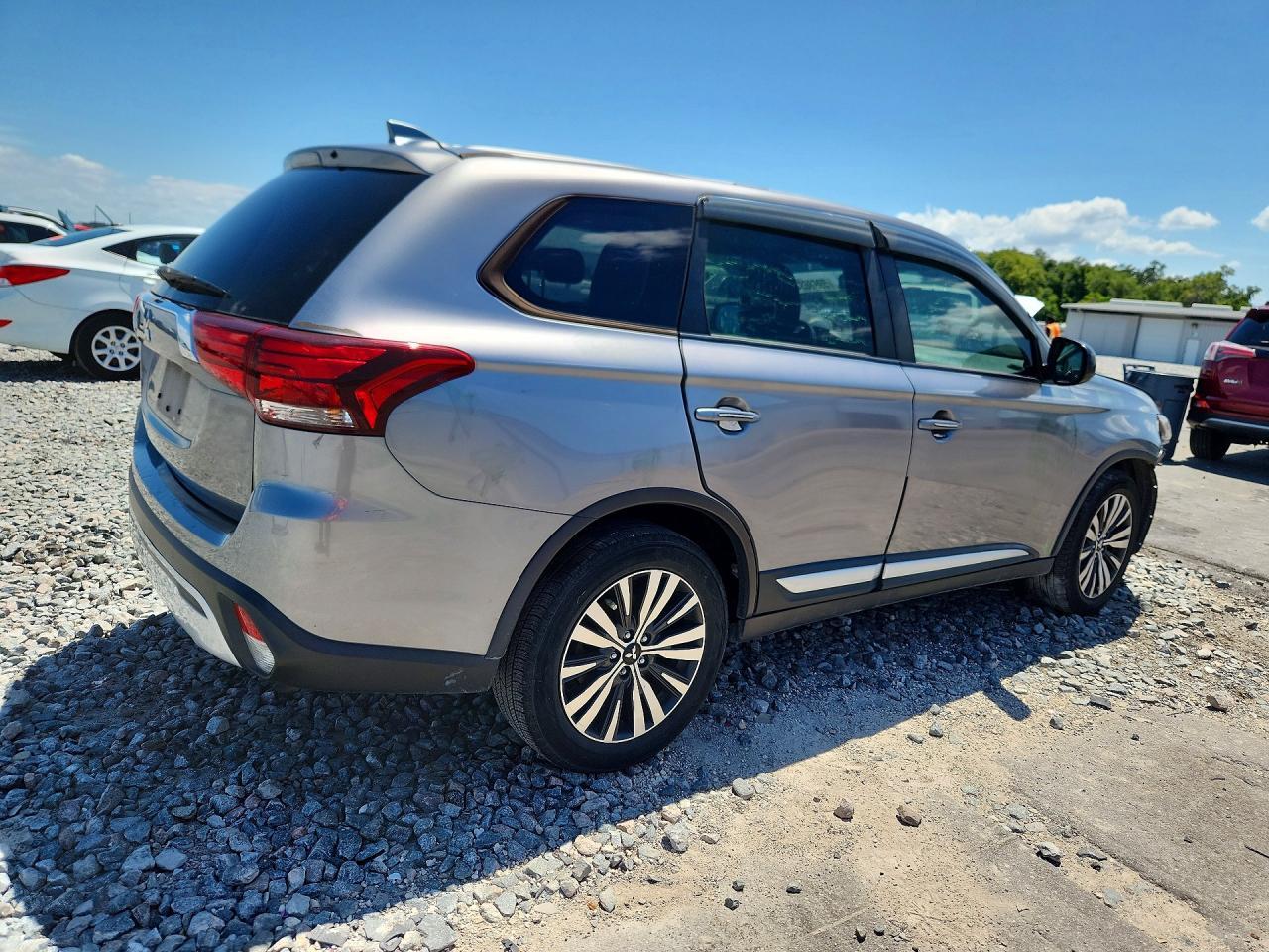 2020 Mitsubishi Outlander Es - Фото 3