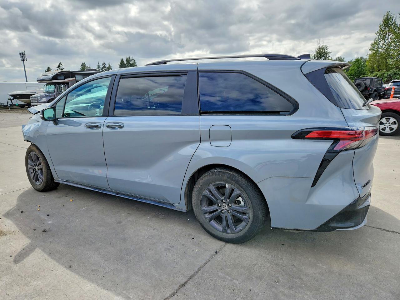 2025 Toyota Sienna Xse 7-Passenger - Фото 2