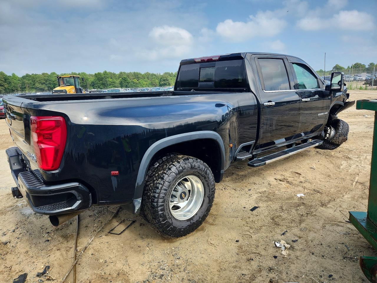2023 Chevrolet Silverado K3500 High Country - Фото 3