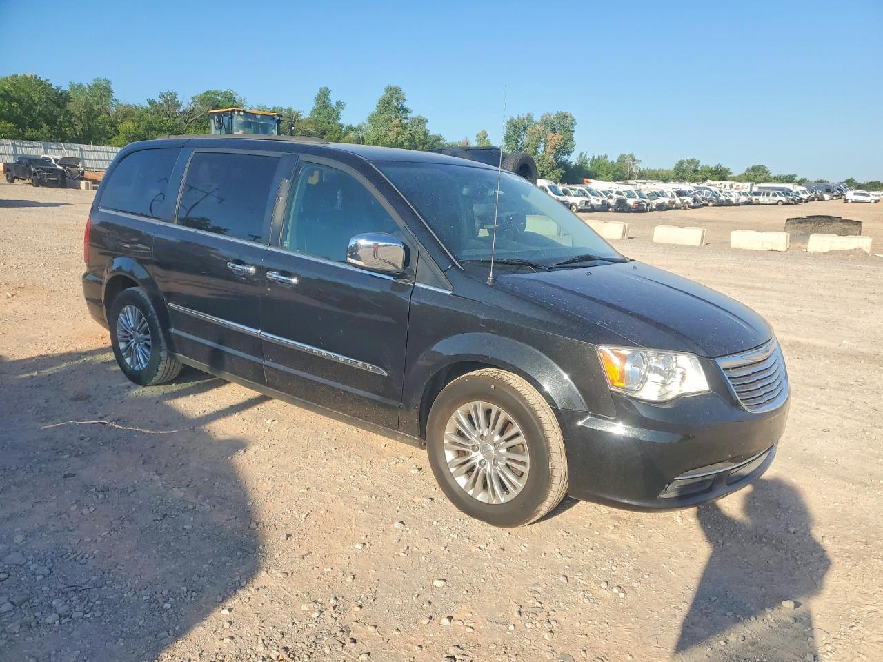 2015 Chrysler Town & Country Touring L - Фото 4