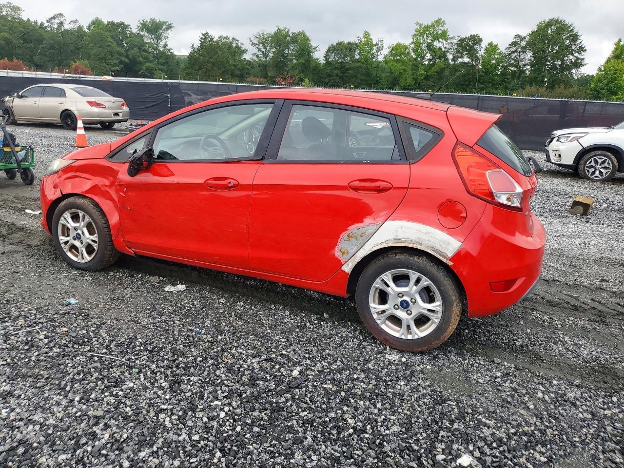 2015 Ford Fiesta Se - Image 2