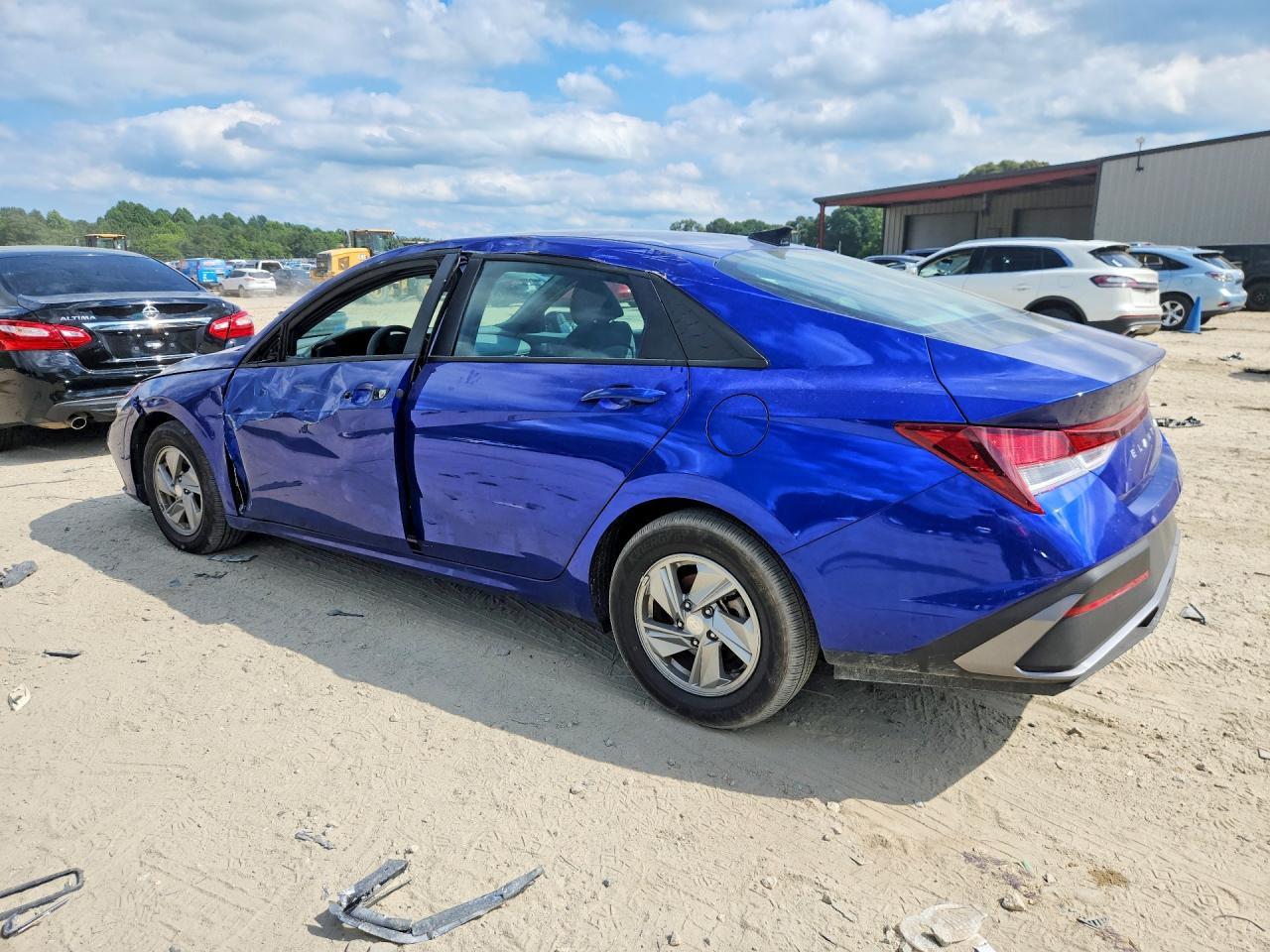 2025 Hyundai Elantra Se - Фото 2